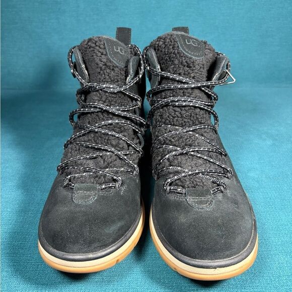 Size 9.5 - Women’s UGG Lace Up black boots - Picture 5 of 8